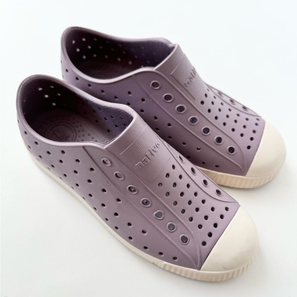 Native Jefferson size 2 shoes - Picture 1 of 4